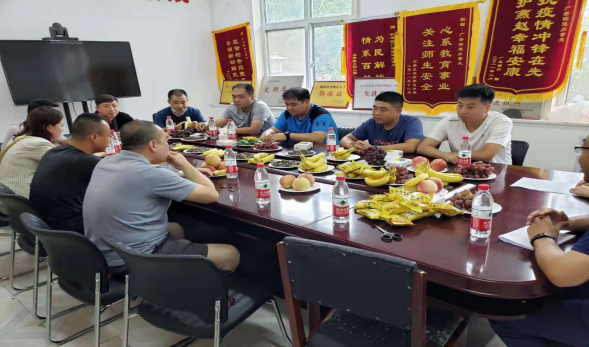 “星空体育app官网”广安街道举办迎八一座谈会(图1)