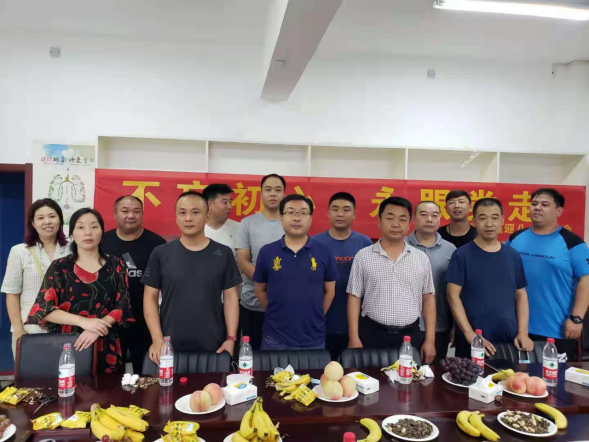 “星空体育app官网”广安街道举办迎八一座谈会(图2)