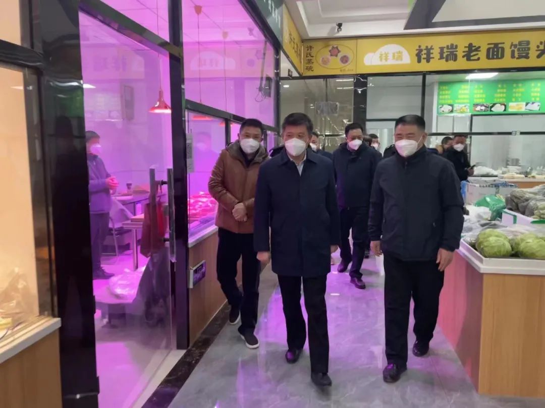 区委副书记、区长吴概球到跃进路便民服务中心督导检查市场建设和食品安全工作‘星空体育app官网’(图1)